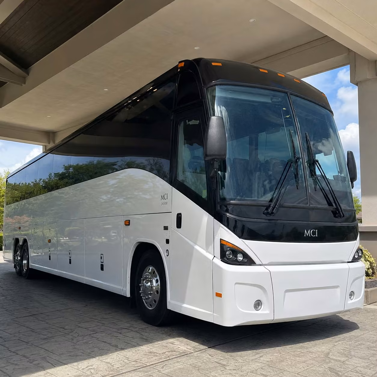 corporate airport shuttles between sfo and san francisco s business districts